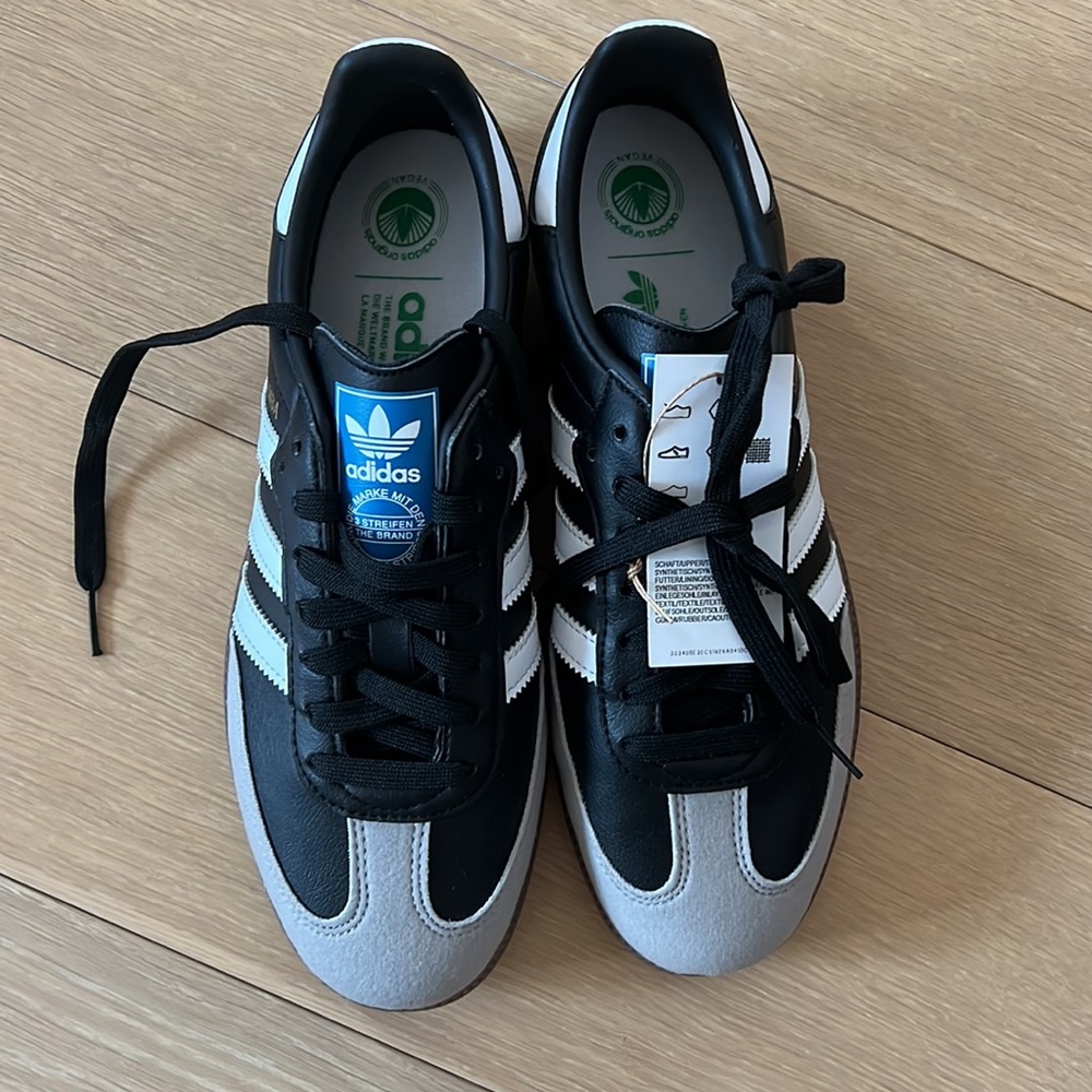 NWT Adidas Sambas WMN 8 / MENS 7